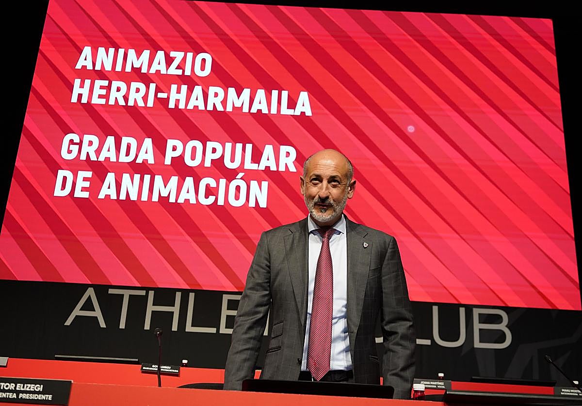 Elizegi, en una asamblea del Athletic cuando era presidente del club.