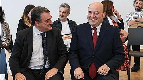 Ortuzar y Esteban se dejan ver por primera vez juntos tras conocerse el relevo en la presidencia del PNV