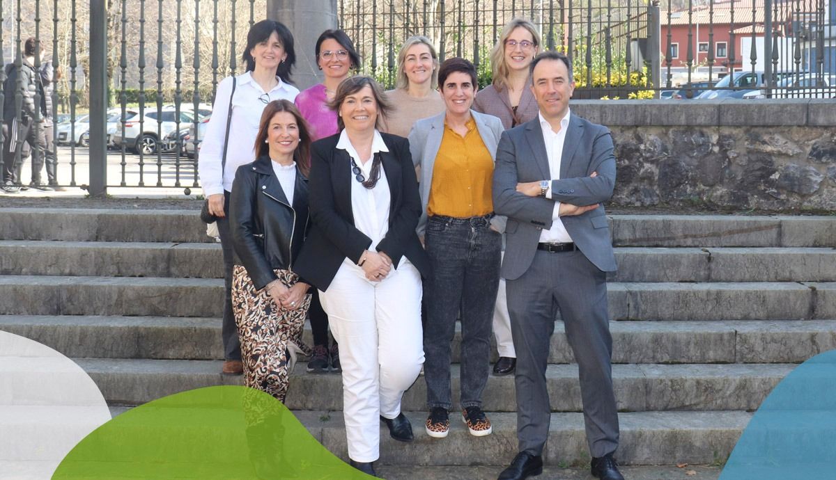 Representantes del Gobierno vasco, Diputación, Mancomunidad y centros educativos en Markina.