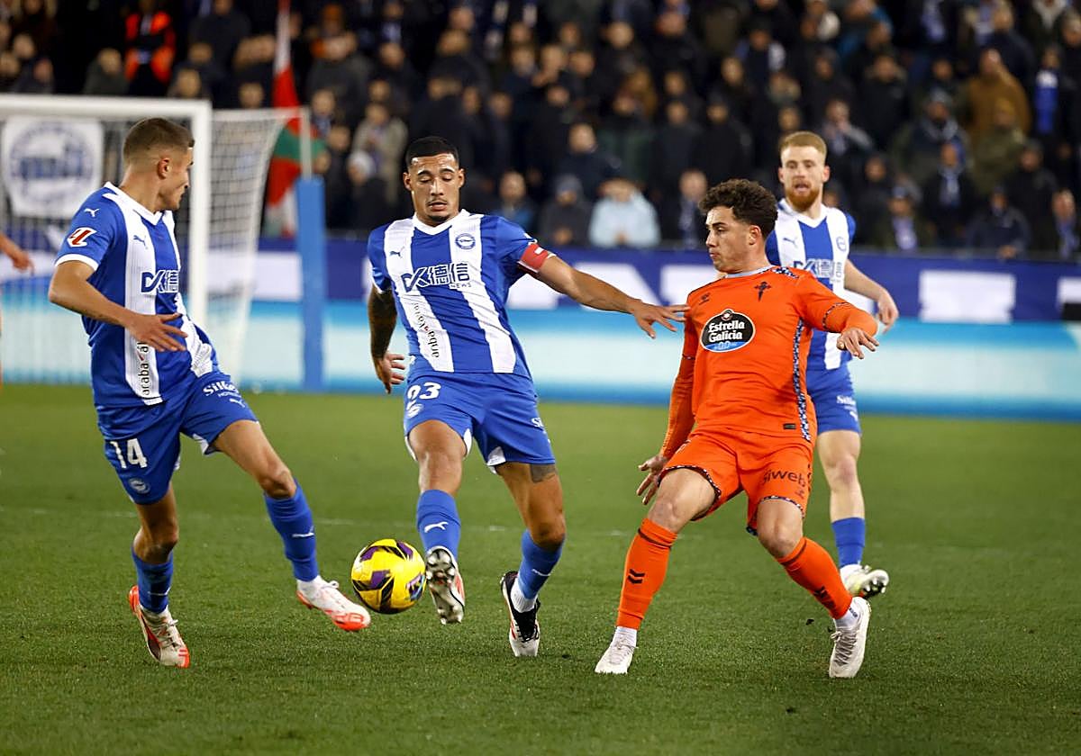 Benavídez, ante el Celta.
