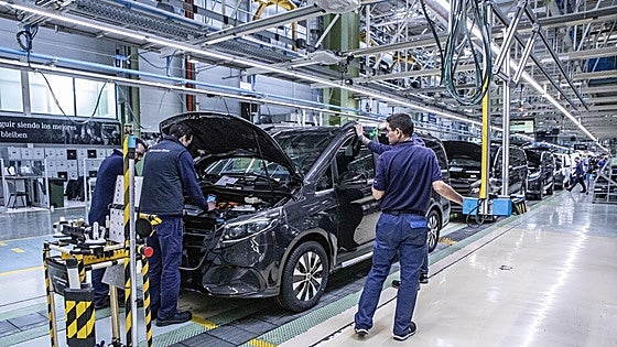 Mercedes Vitoria redobla su apuesta por la furgoneta de combustión, que simultaneará con la eléctrica
