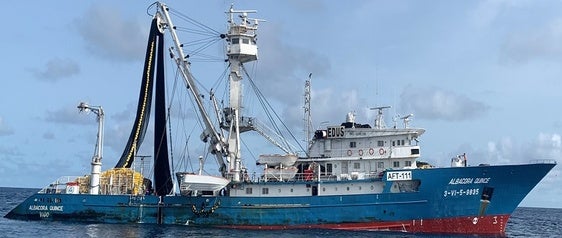 Imagen del atunero bermeano 'Albacora Quince', que faena en el Atlantico y en el que Celia desempeñaba labores de observadora.