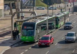 Vitoria estudiará implantar una nueva línea de bus eléctrica entre Zabalgana y Lakua