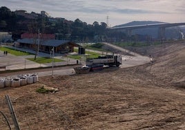 La zona de esparcimiento se extiende desde la dársena de Portu hasta el puente de Rontegi, en el barrio Urban-Galindo.