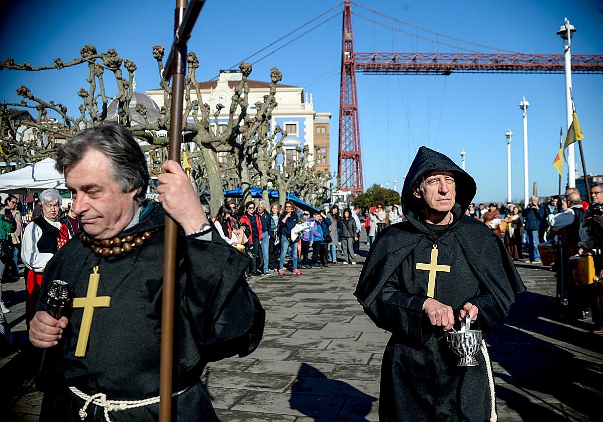 Los sacerdotes han bendecido la expedición