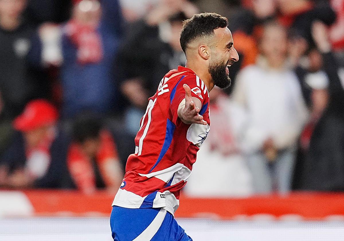 Abde celebra su gol con el Granada contra el Zaragoza.
