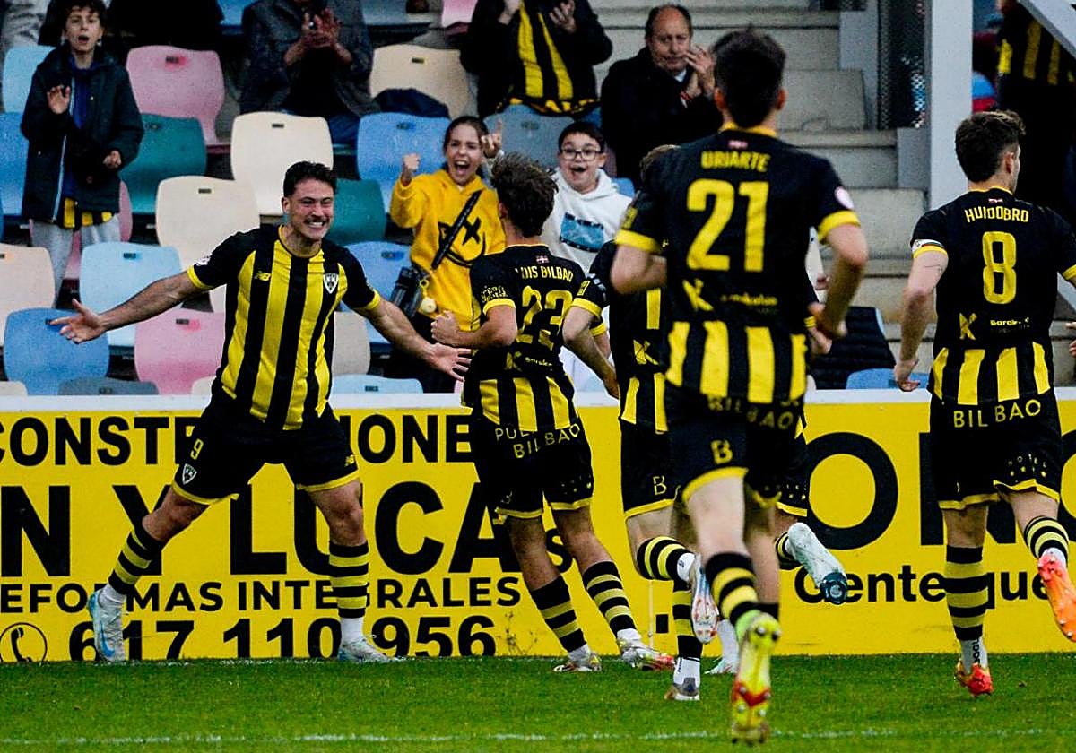 Valiño festeja el gol que abrió el camino a la victoria ante Unionistas.