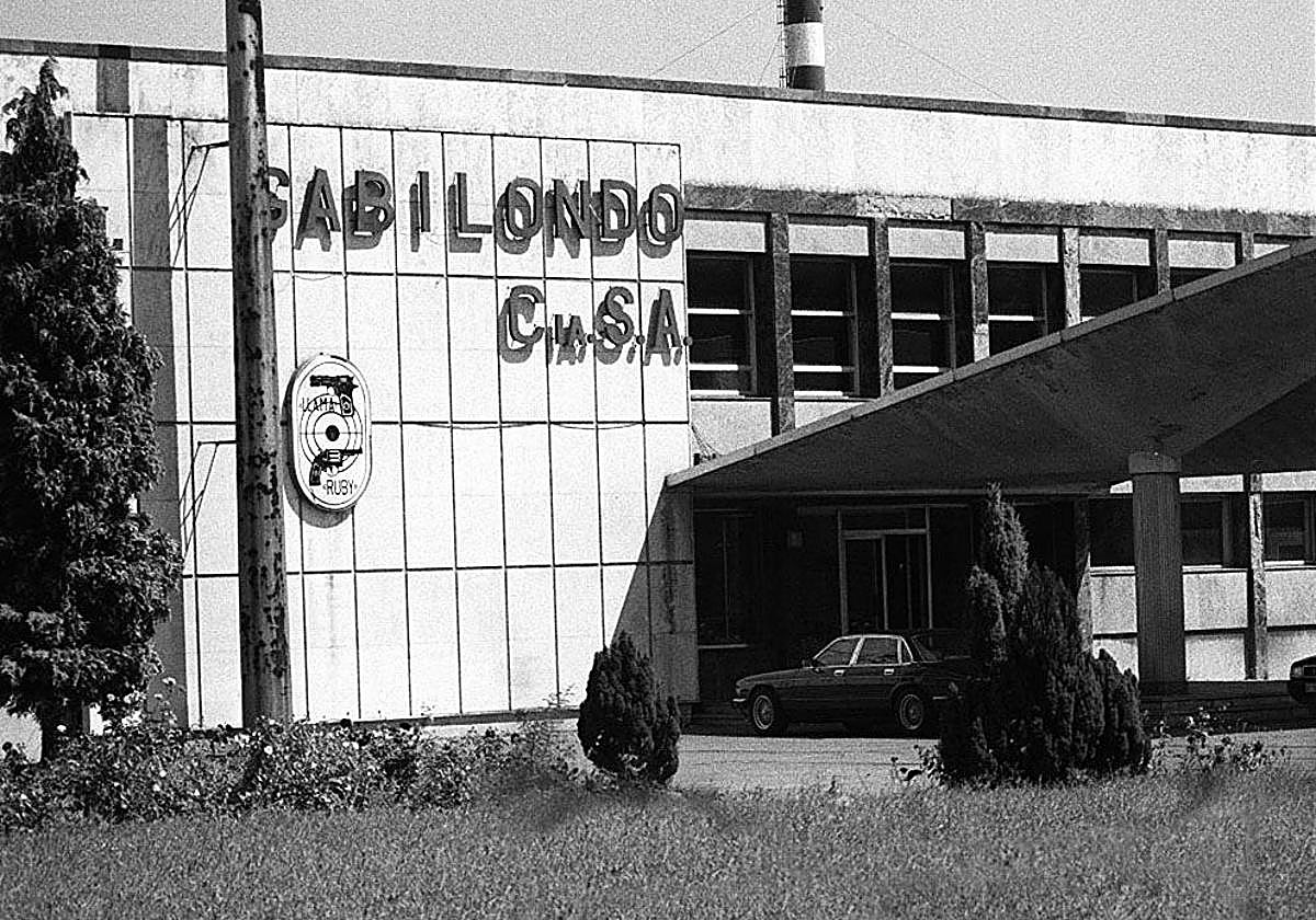 Fachada de Llama Gabilondo, legendaria fábrica vitoriana que cerró en 2002.