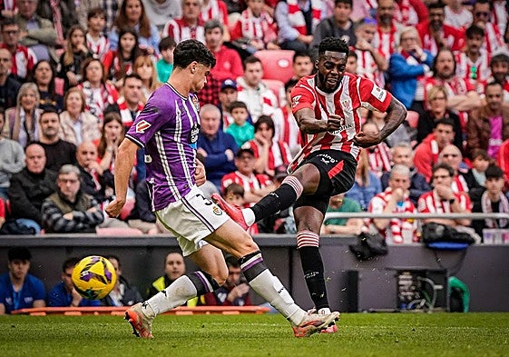 Iñaki Williams estuvo cerca de anotar un golazo en la recta final.