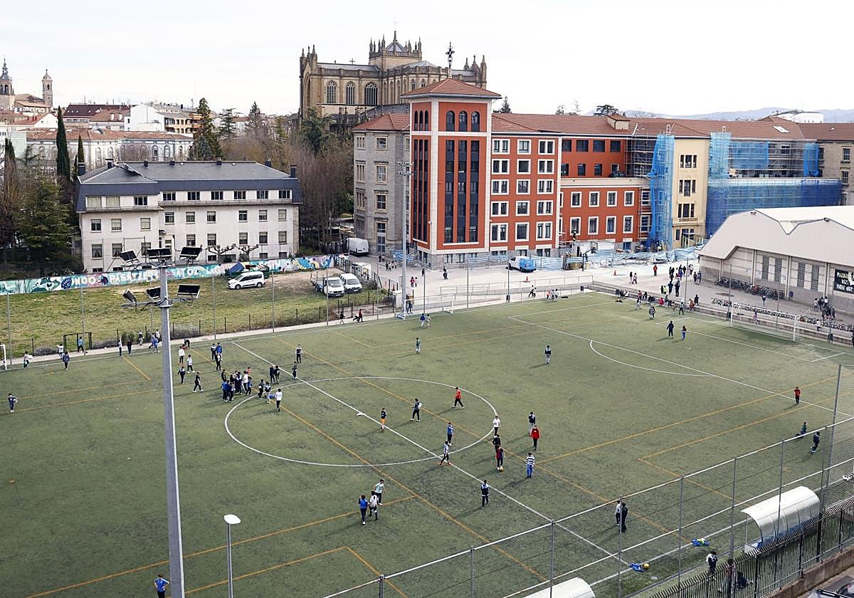 Panorámica del campo de fútbol de Marianistas.
