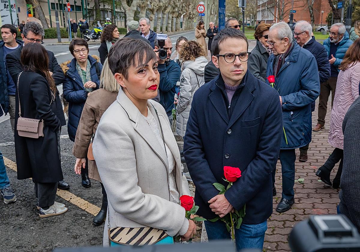 Rocío Vitero y Pello Otxandiano, en la ofrenda floral del sábado.