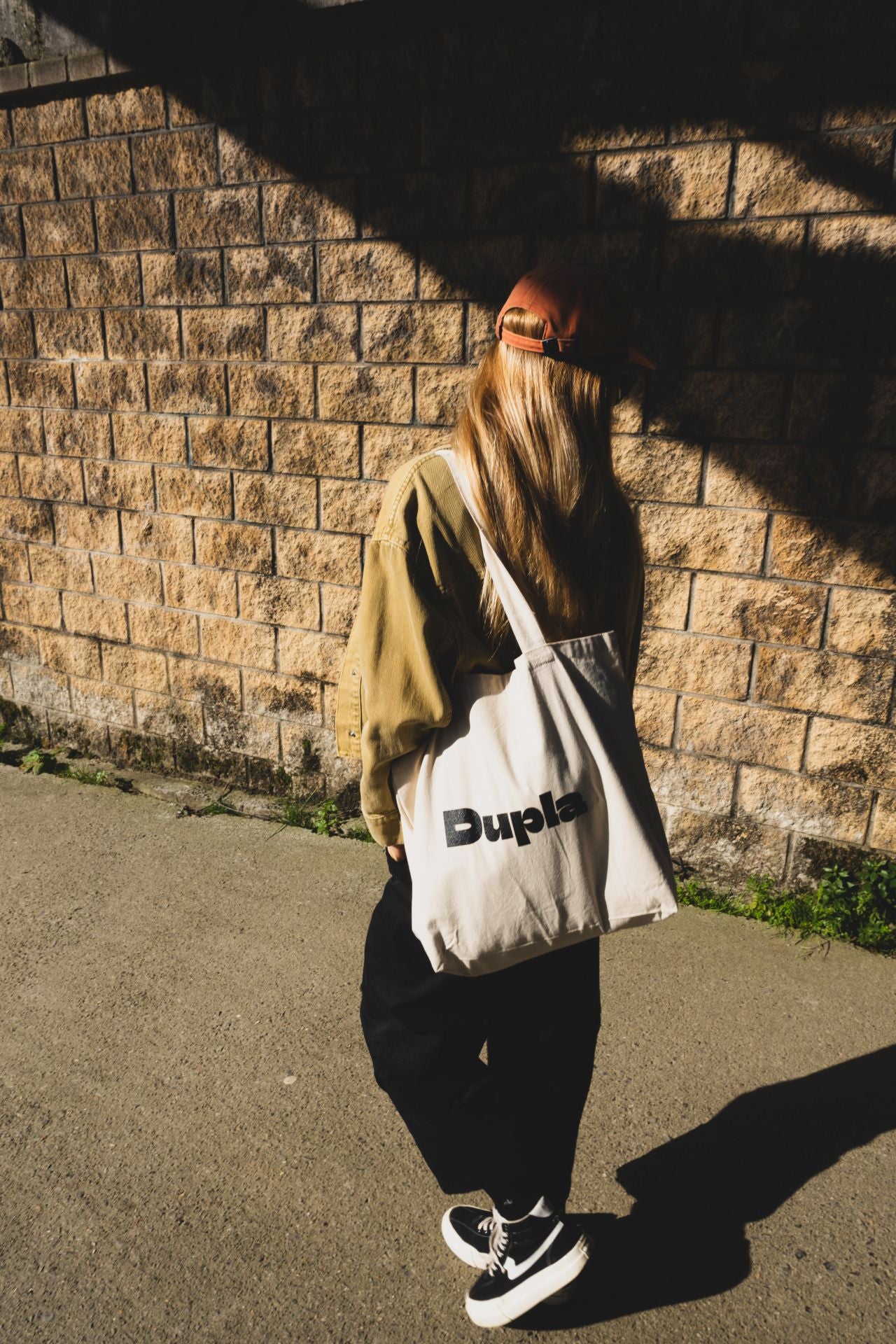 Cuatro amigos de Budapest abren en Bilbao una cafetería con bowls de açaí, bagels y tostadas durante todo el día