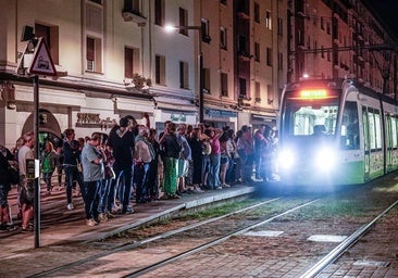 Estas son las frecuencias del tranvía nocturno y los cortes del servicio durante el Carnaval de Vitoria