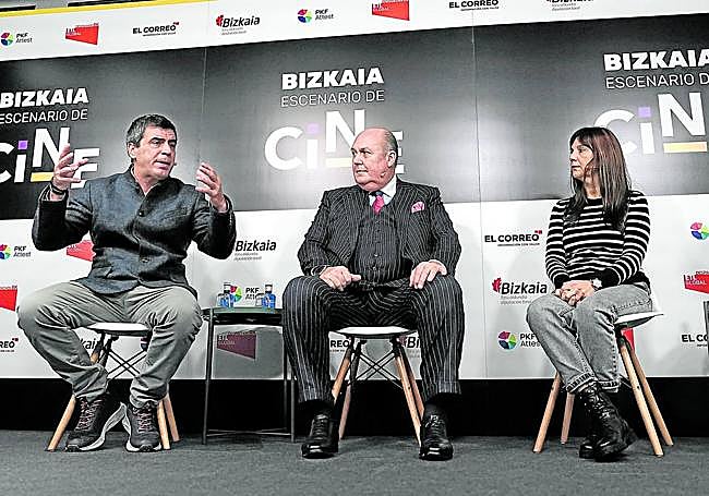 El productor Aletxu Echevarría, Alfonso Segovia, de BK ETL Global, y Ainhoa González, de Media Euskadi.