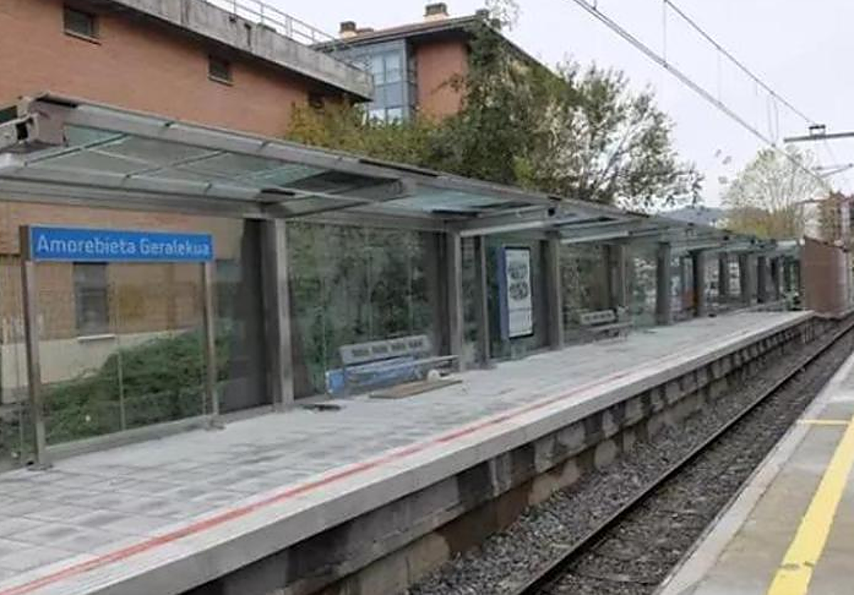 Dejan inconsciente a un vigilante de seguridad de Euskotren en Amorebieta tras golpearle con su porra en la cabeza