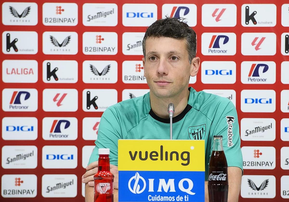 Mikel Vesga este miércoles en la sala de prensa de Lezama.