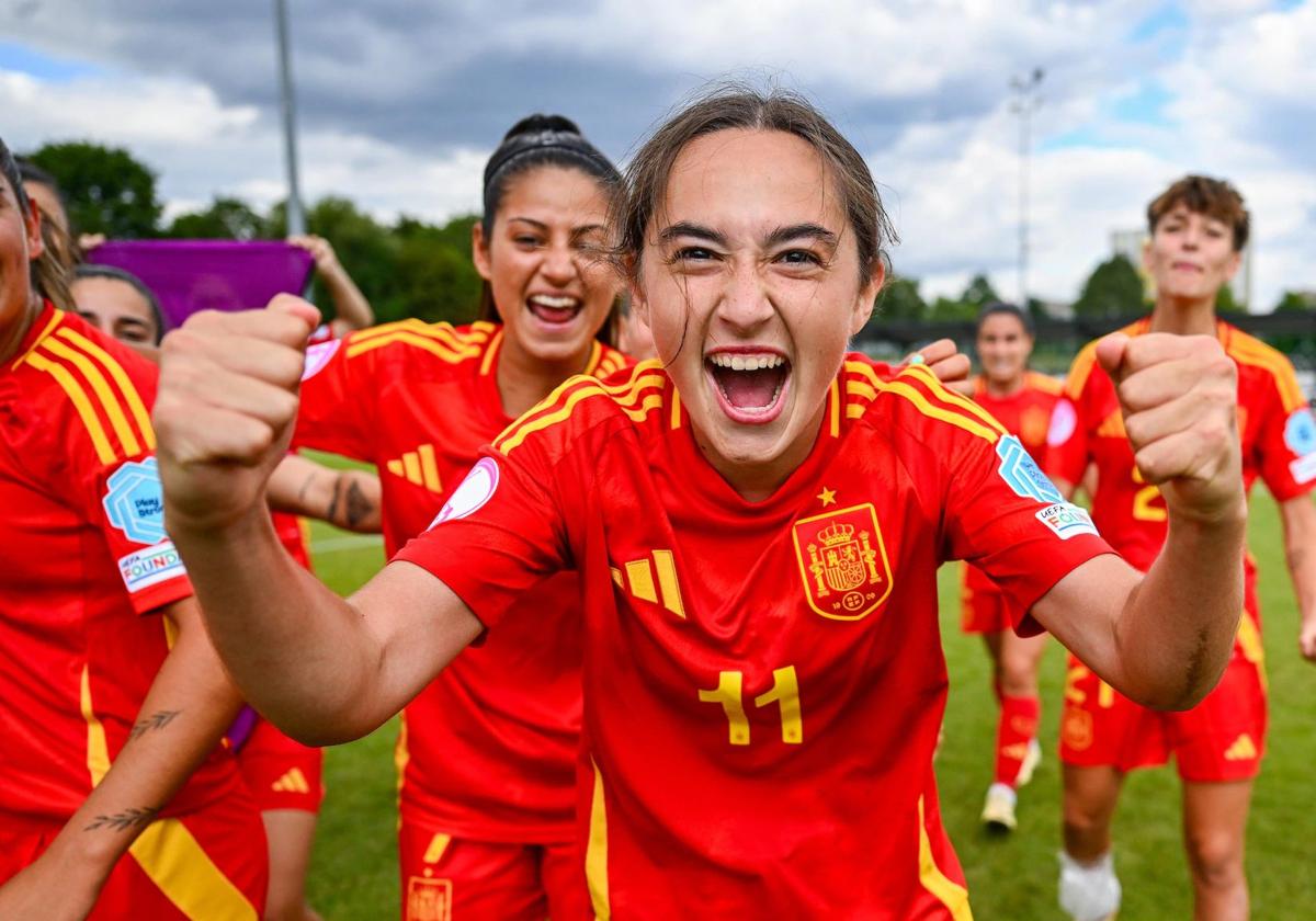 La jugadora del Athletic Daniela Agote logra un espectacular gol olímpico con la selección sub'19