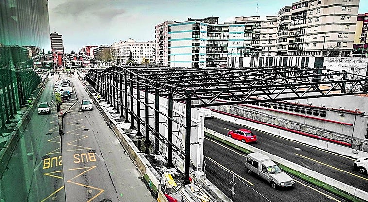 Las obras para cubrir la carretera afrontan su última fase.