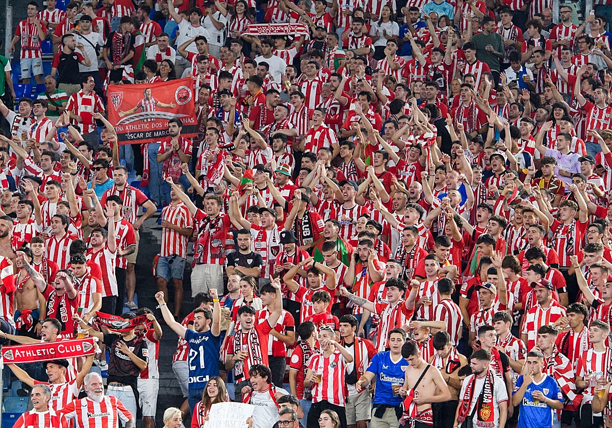Hinchas del Athletic en el Olímpico de Roma en septiembre.