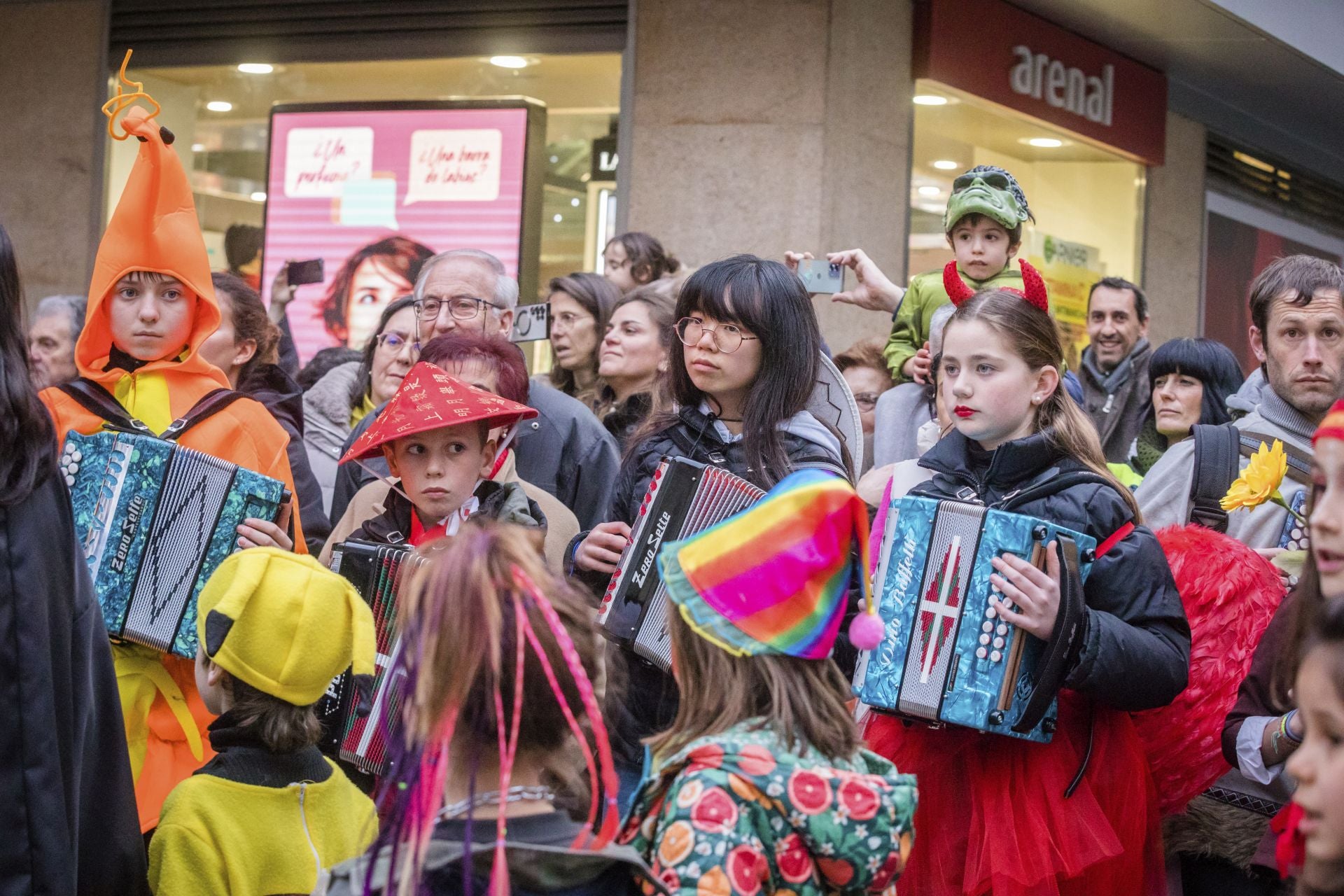 Las imágenes del Jueves de Lardero en Vitoria