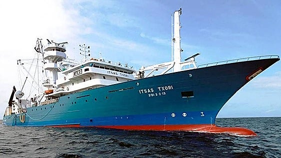 El 'Itsas Txori' de Bermeo protagoniza la cinta sobre la pesca de atún y la vida a bordo.