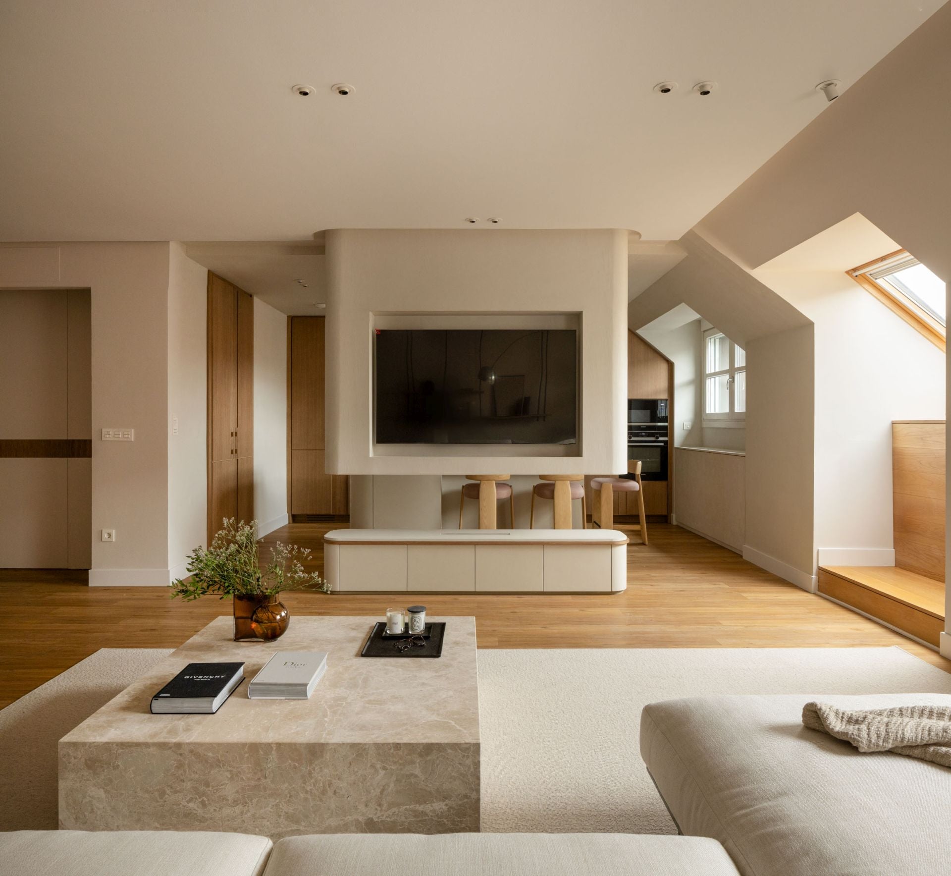 Este piso de un matrimonio y su hija es un oasis de paz en pleno centro de Bilbao
