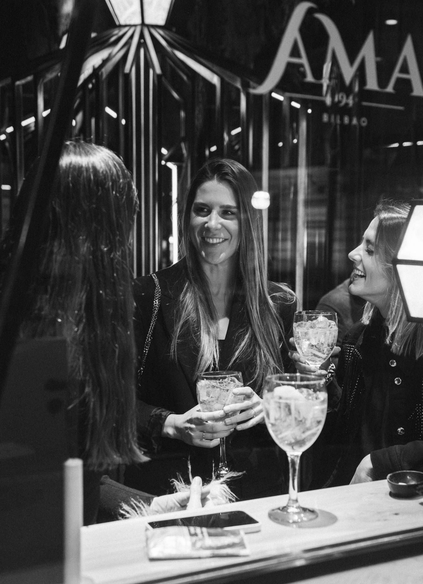 Los reyes del &#039;tardeo&#039; en Bilbao llevan el buen ambiente a su nuevo bar del centro
