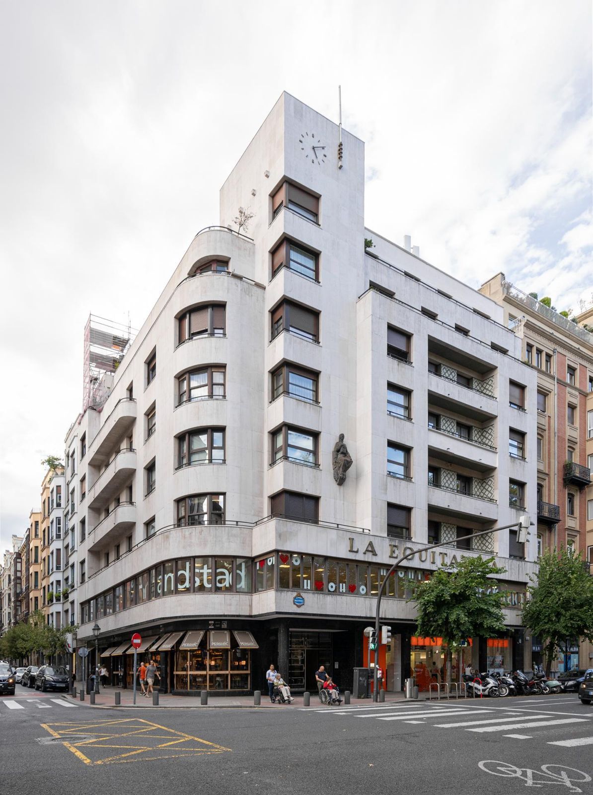 Los reyes del &#039;tardeo&#039; en Bilbao llevan el buen ambiente a su nuevo bar del centro