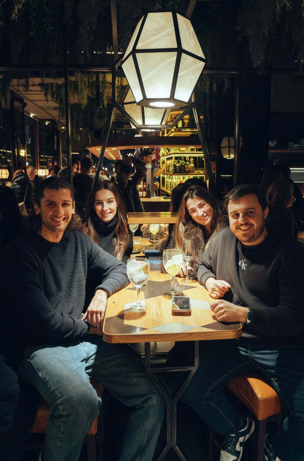 Los reyes del &#039;tardeo&#039; en Bilbao llevan el buen ambiente a su nuevo bar del centro