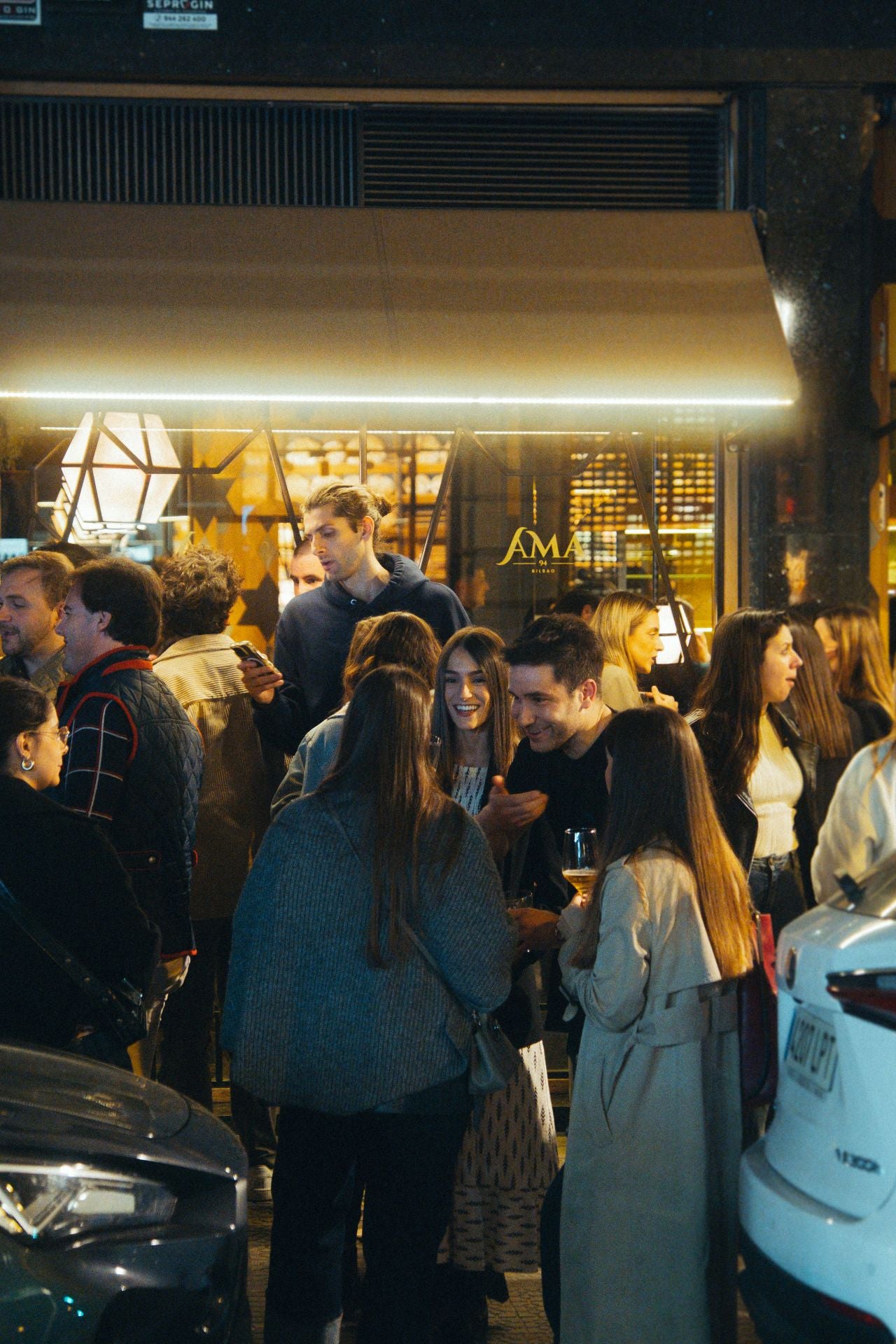Los reyes del &#039;tardeo&#039; en Bilbao llevan el buen ambiente a su nuevo bar del centro