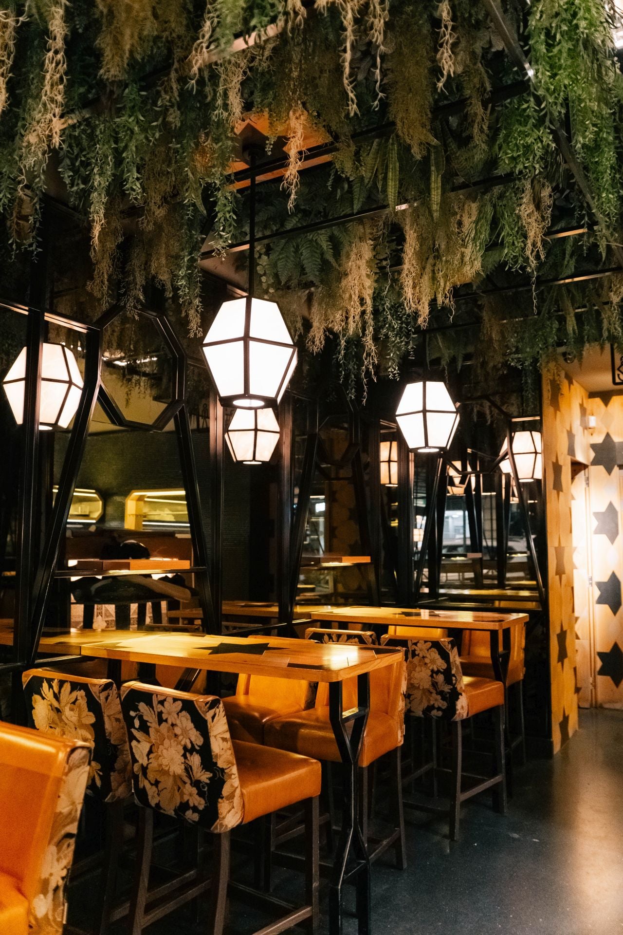 Los reyes del &#039;tardeo&#039; en Bilbao llevan el buen ambiente a su nuevo bar del centro