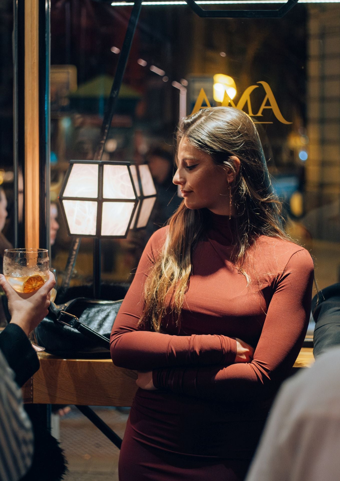 Los reyes del &#039;tardeo&#039; en Bilbao llevan el buen ambiente a su nuevo bar del centro