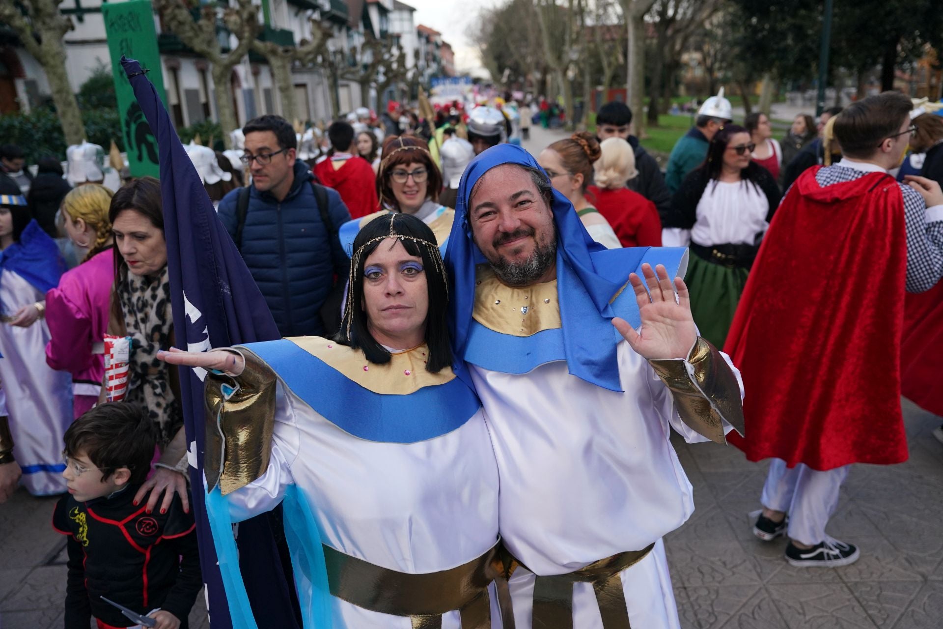 La gabarra, Mario Bros, yogures Danone... Barakaldo se llena de originales disfraces
