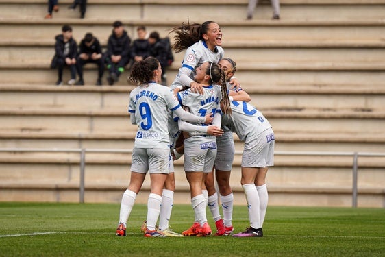 Las Gloriosas celebran uno de sus goles.