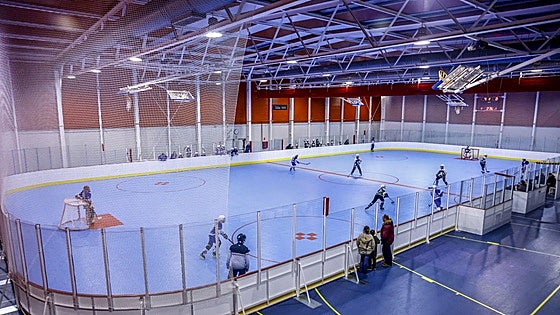 Vitoria estrena por fin su pista de hockey patines en Olaranbe
