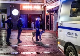 Un anterior operativo nocturno de la Ertzaintza en Vitoria.