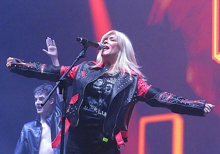 Samantha Fox, la penúltima en actuar.