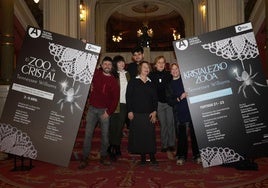 Natalia Menéndez y el elenco de la obra, este lunes en el Arriaga.