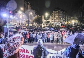 El homenaje y la manifestación en recuerdo del Tres de Marzo, en imágenes