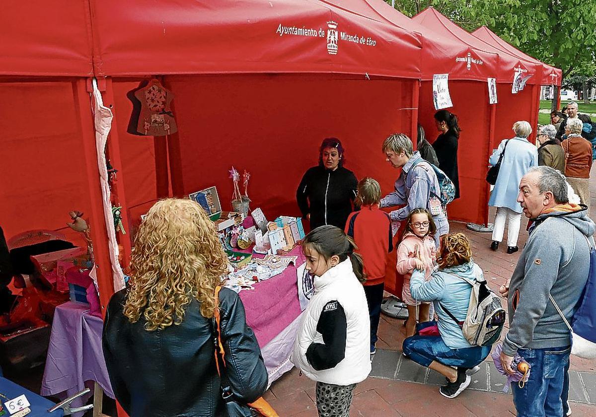 La Agrupación de las Artes queda fuera de su propia feria en Miranda por la gran acogida de la VI edición