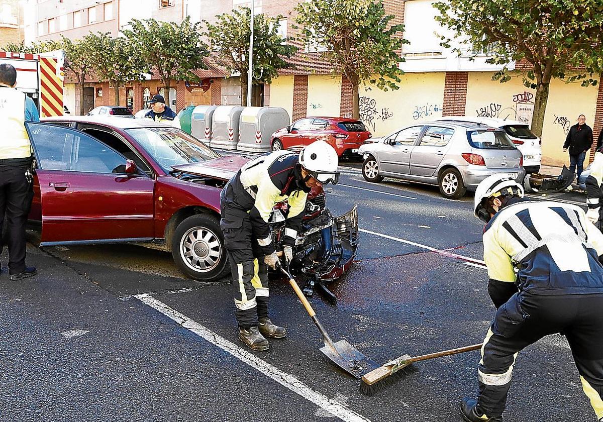 Siete personas heridas dentro de turismos y uno a lomos de una moto.