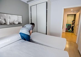 El SEPE avisa: este es el nuevo salario mínimo por hora para las empleadas del hogar en 2025