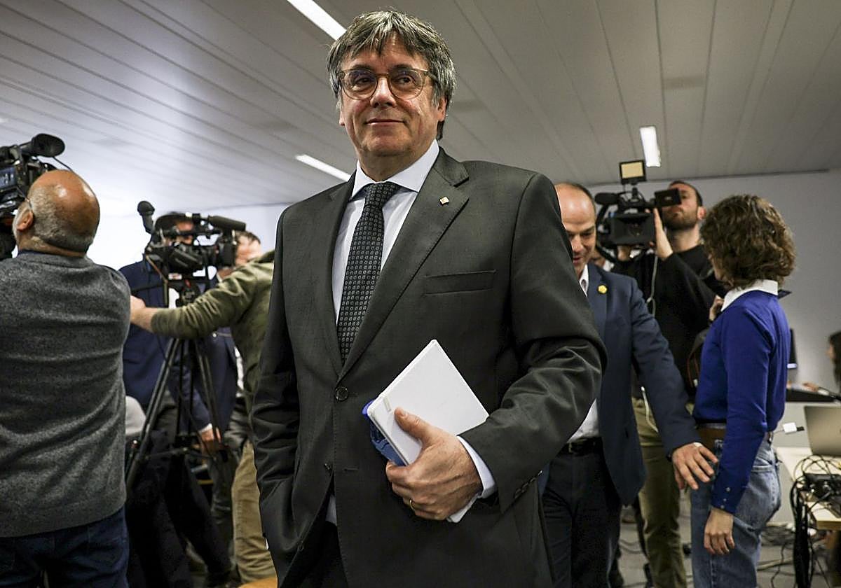 Puigdemont se pone otra medalla: 'Es la inmigración, estúpido'