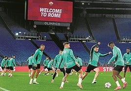 Los jugadores del Athletic completaron ayer en el Olímpico su último entrenamiento de cara al partido de esta noche.