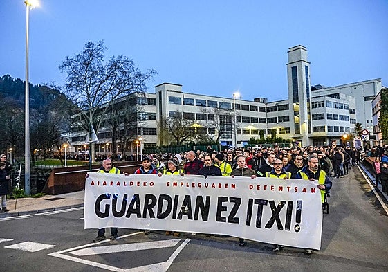Trabajadores de Guardian, durante la manifestación tras el apagado del horno en enero