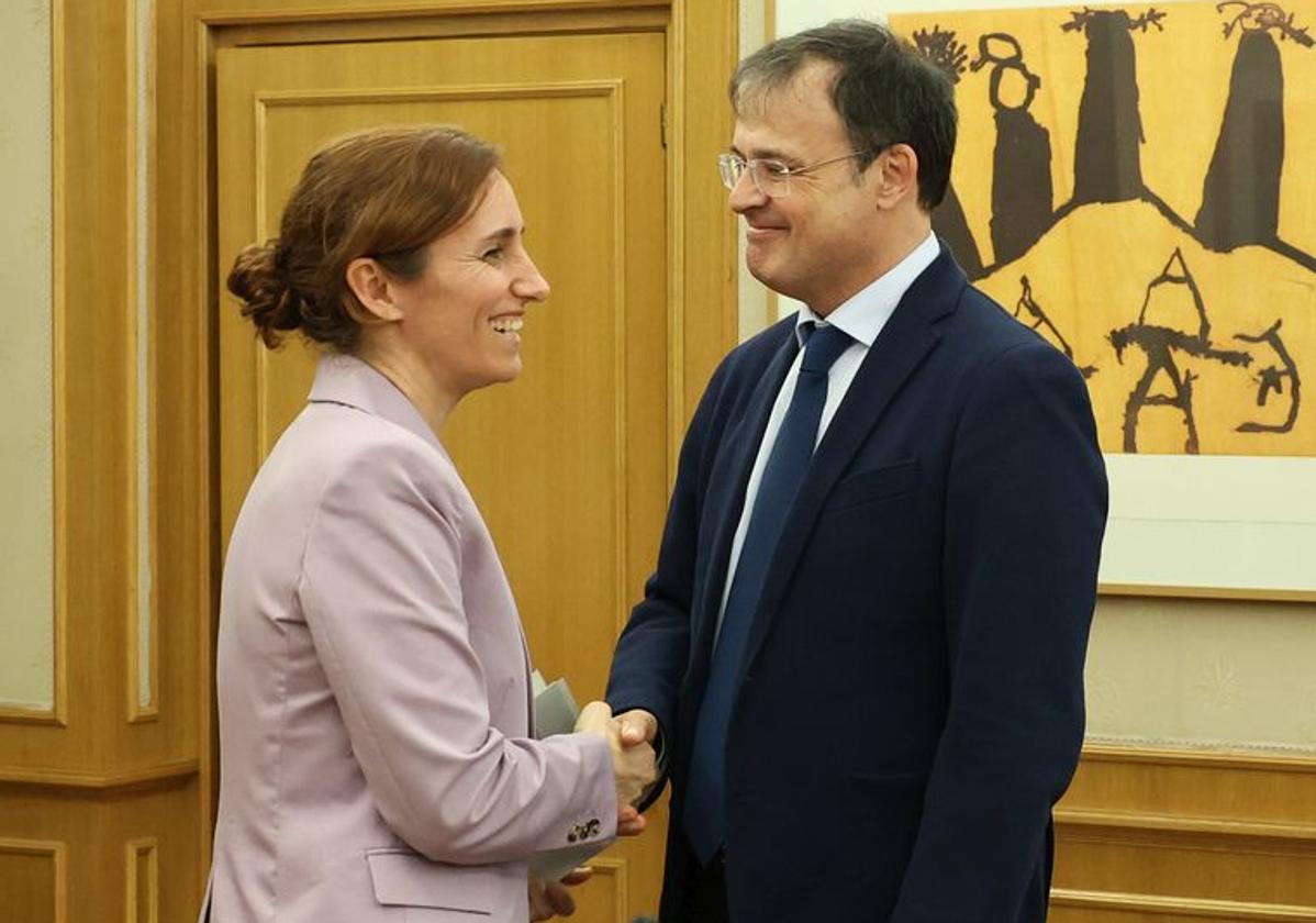 Euskadi impulsa en Madrid su idea de que los residentes de último año puedan pasar consulta