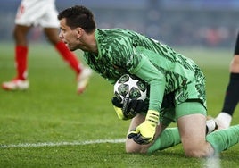 El cambio de vida del fumador Szczesny, el portero que estaba retirado en Marbella y ahora es el 'héroe' del Barça