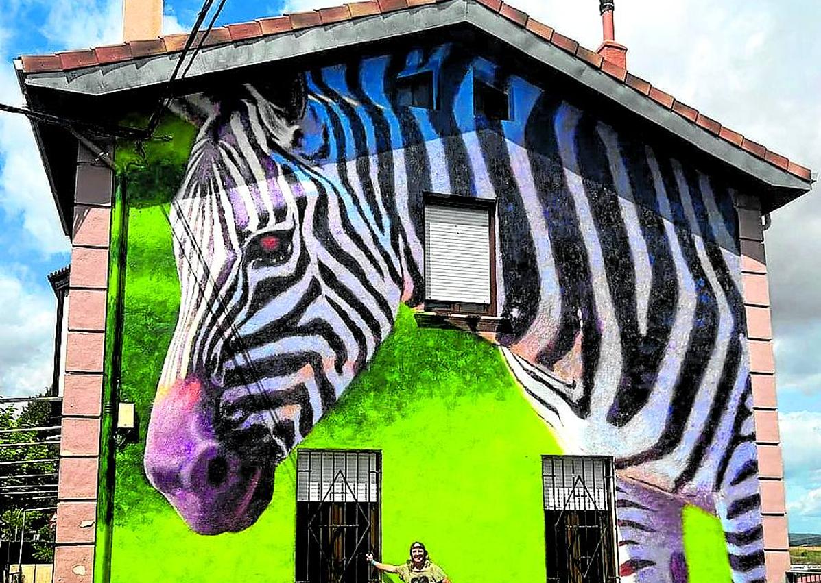 Imagen secundaria 1 - 1. 'Las entrañas' de Sabotaje al Montaje en Ondarroa. 2. La cebra de Jon Landa en Salvatierra. 3. Mural dedicado a Romualda Zuloaga en Galdakao.
