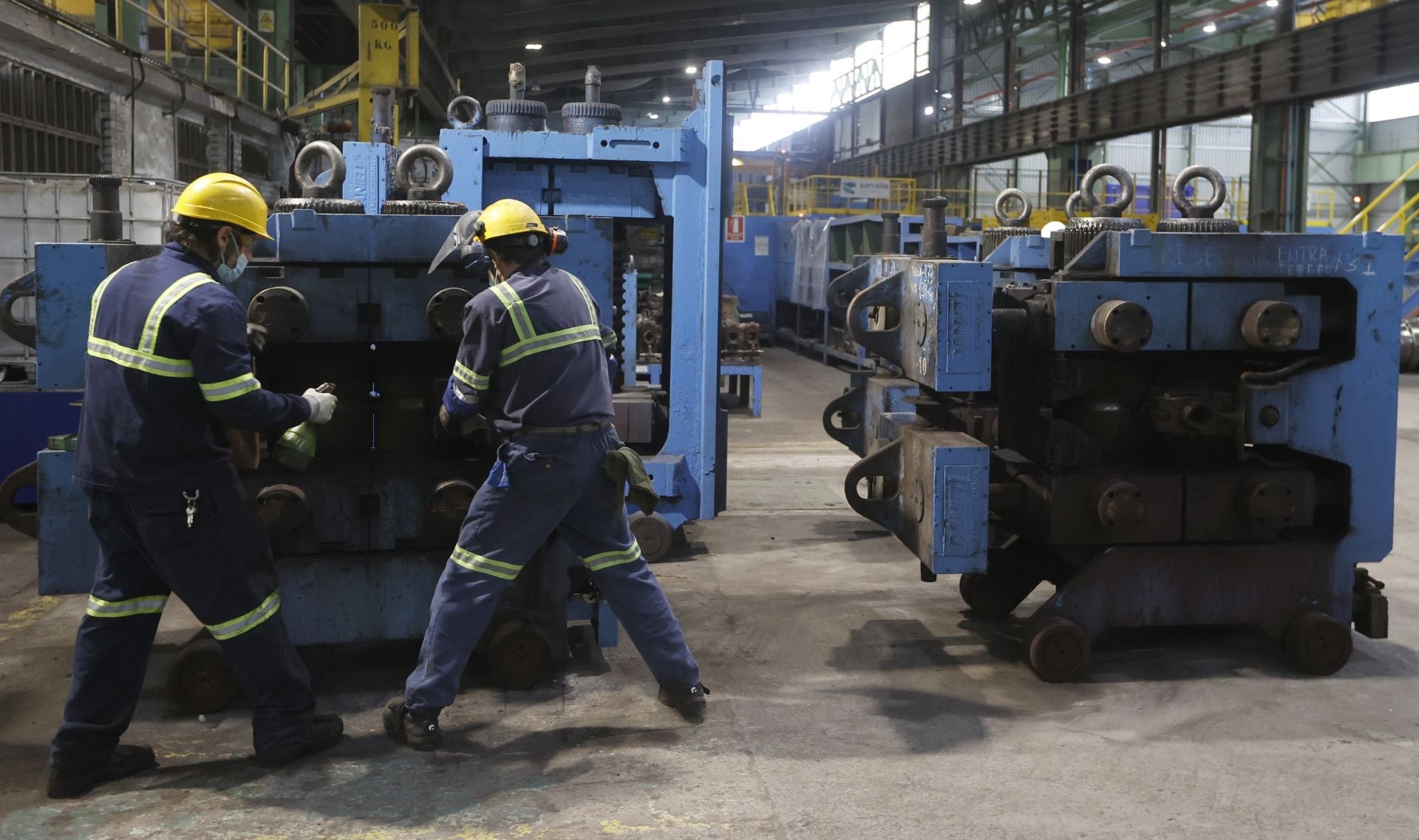 La caída de la producción industrial vasca en enero casi triplica la de toda España