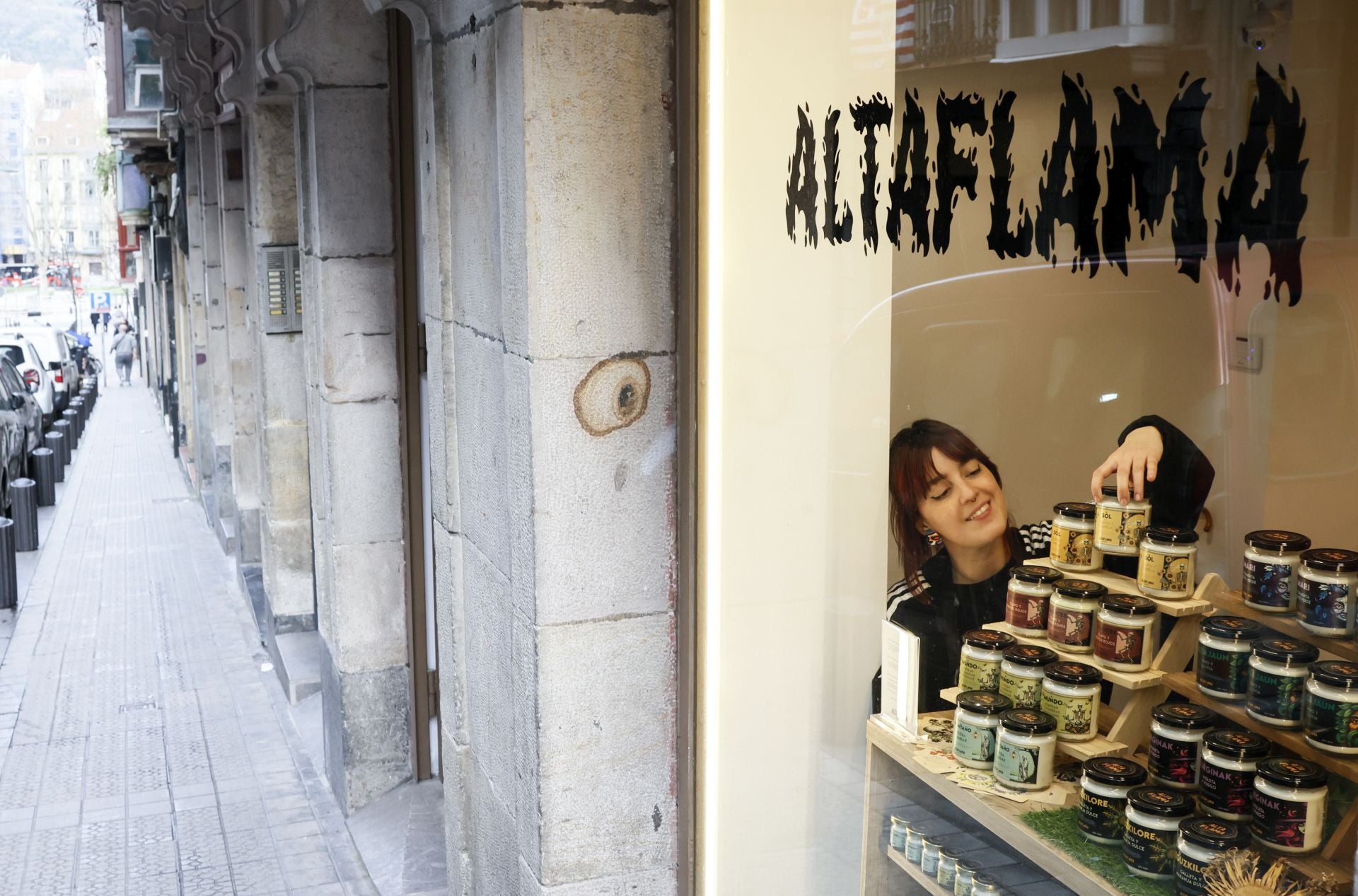 Irene, de ganar un Goya a hacer velas y vendarlas en su nueva tienda de Bilbao La Vieja